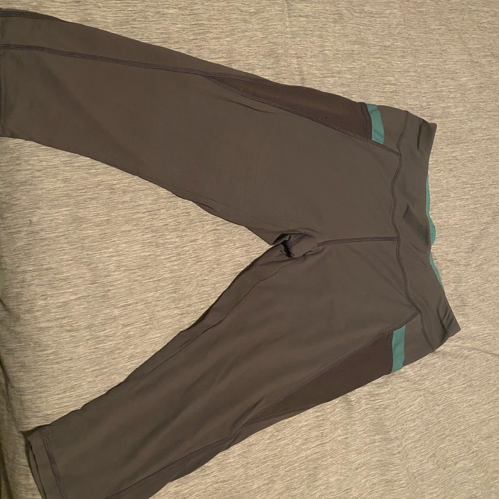 Gray capris athletic leggings